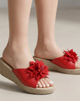 Sandalias rojas destalonadas con flor y plataforma baja 5cm para dama 