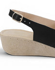 Vista trasera de la plataforma baja 5cm en la sandalia negra para dama con pulsera ajustable y punta abierta 