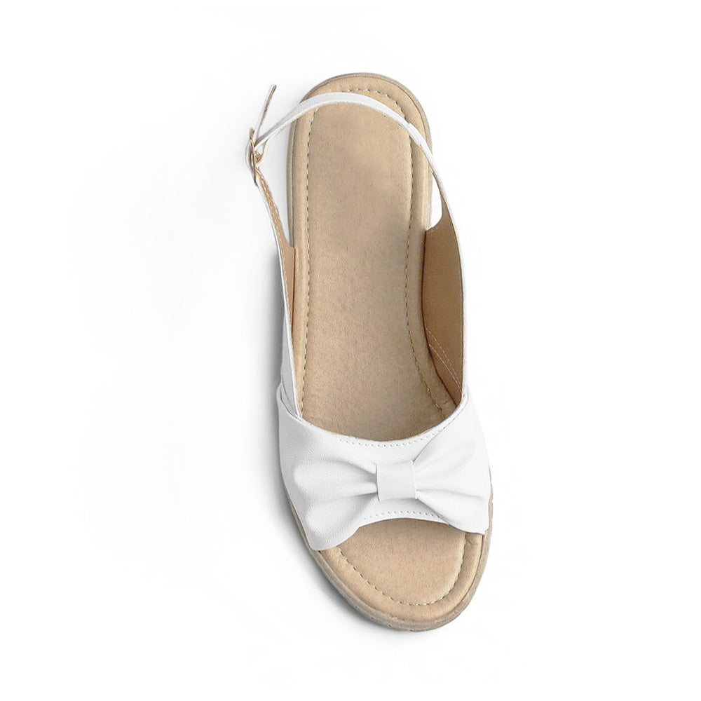 Vista superior de sandalia blanca, punta abierta, pulsera ajustable y con plataforma baja 5cm para dama