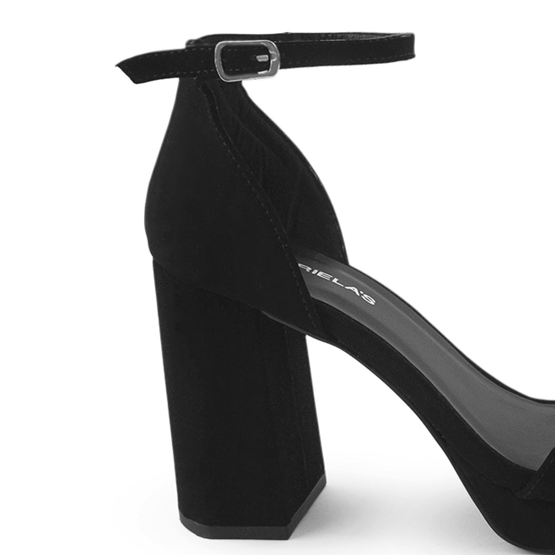 Vista trasera de tacón bloque medio de 10cm en zapatilla negra para mujer con pulsera ajustable al tobillo