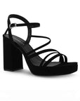 Vista diagonal de zapatilla negra para mujer con punta cuadrada pulsera ajustable tiras cruzadas y tacón de 10cm