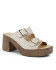 Vista diagonal de zapatilla beige de diseño descubierto para mujer con doble correa hebilla ajustable y tacón grueso de 8cm
