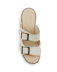 Vista superior de zapatilla beige para mujer de diseño descubierto con doble correa y hebillas ajustables cuadradas 
