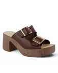 Vista diagonal de zapatilla café de diseño descubierto para mujer con doble correa hebilla ajustable y tacón grueso de 8cm