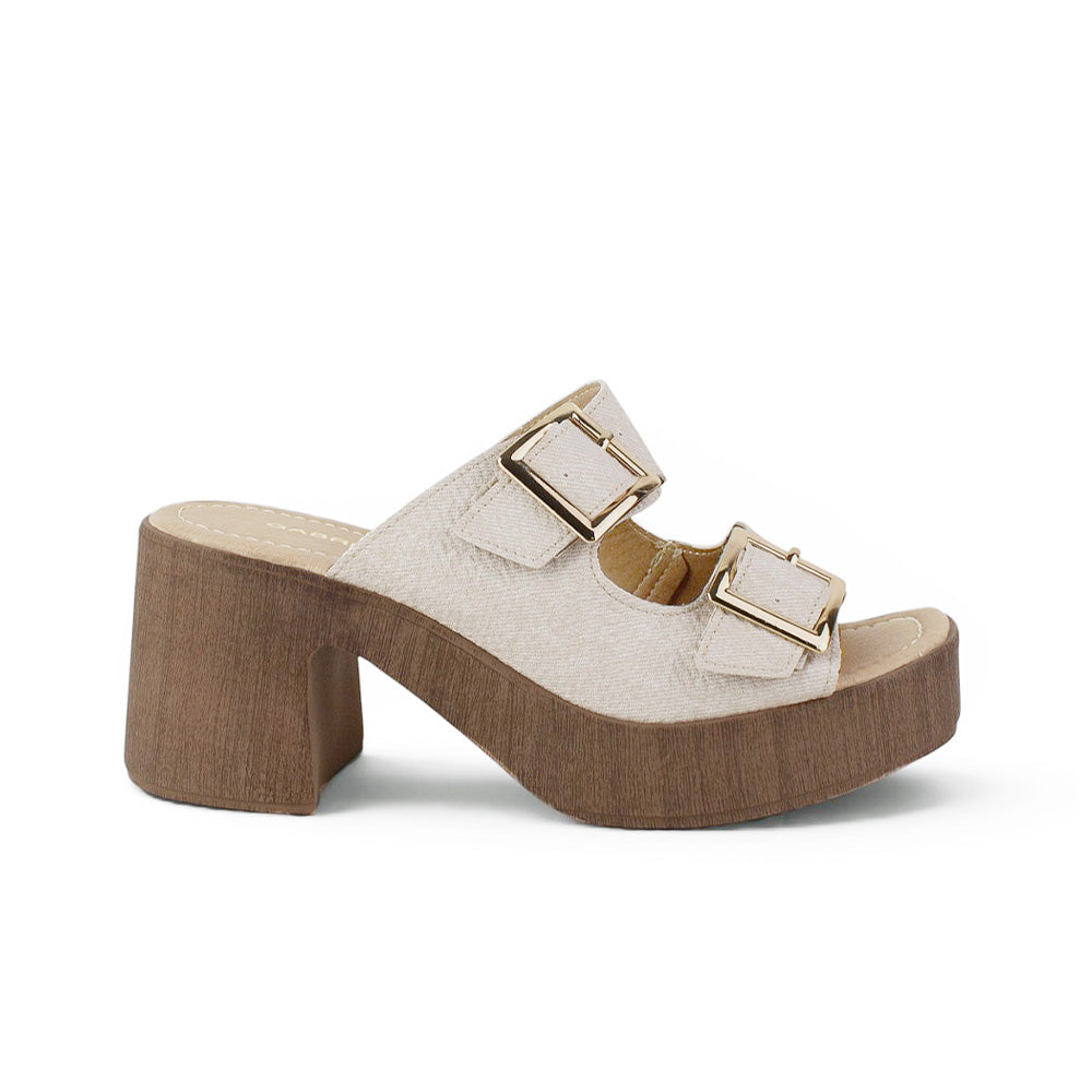 Vista lateral de zapatilla beige con doble correa hebillas cuadradas y tacon ancho de 8cm