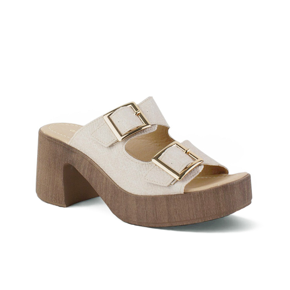 Vista diagonal de zapatilla beige de diseño descubierto para mujer con doble correa hebilla ajustable y tacón grueso de 8cm