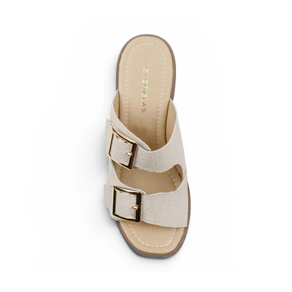 Vista superior de zapatilla beige para mujer de diseño descubierto con doble correa y hebillas ajustables cuadradas 