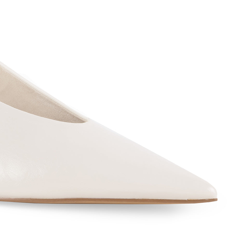 Zapatillas beige elegantes de punta fina con pulsera ajustable al talón | Mod.4890004