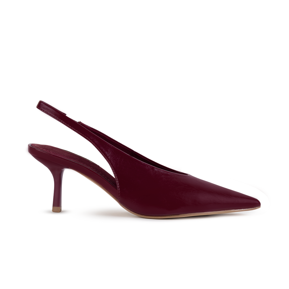 Vista lateral de zapatilla vino elegante con punta fina para dama y tacón medio 7cm 