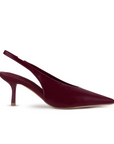 Vista lateral de zapatilla vino elegante con punta fina para dama y tacón medio 7cm 