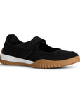 Vista diagonal en tenis negro casual tipo ergonómico para dama con suela baja 4cm y pulsera ajustable