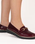 Mocasines vino con detalles metálicos y plataforma baja 3cm para dama 
