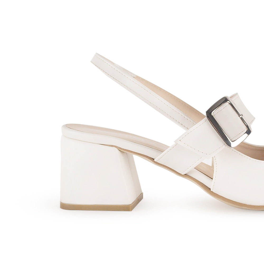 Vista trasera de tacón ancho bajo de 5cm en zapatilla destalonada para mujer con punta cerrada color beige