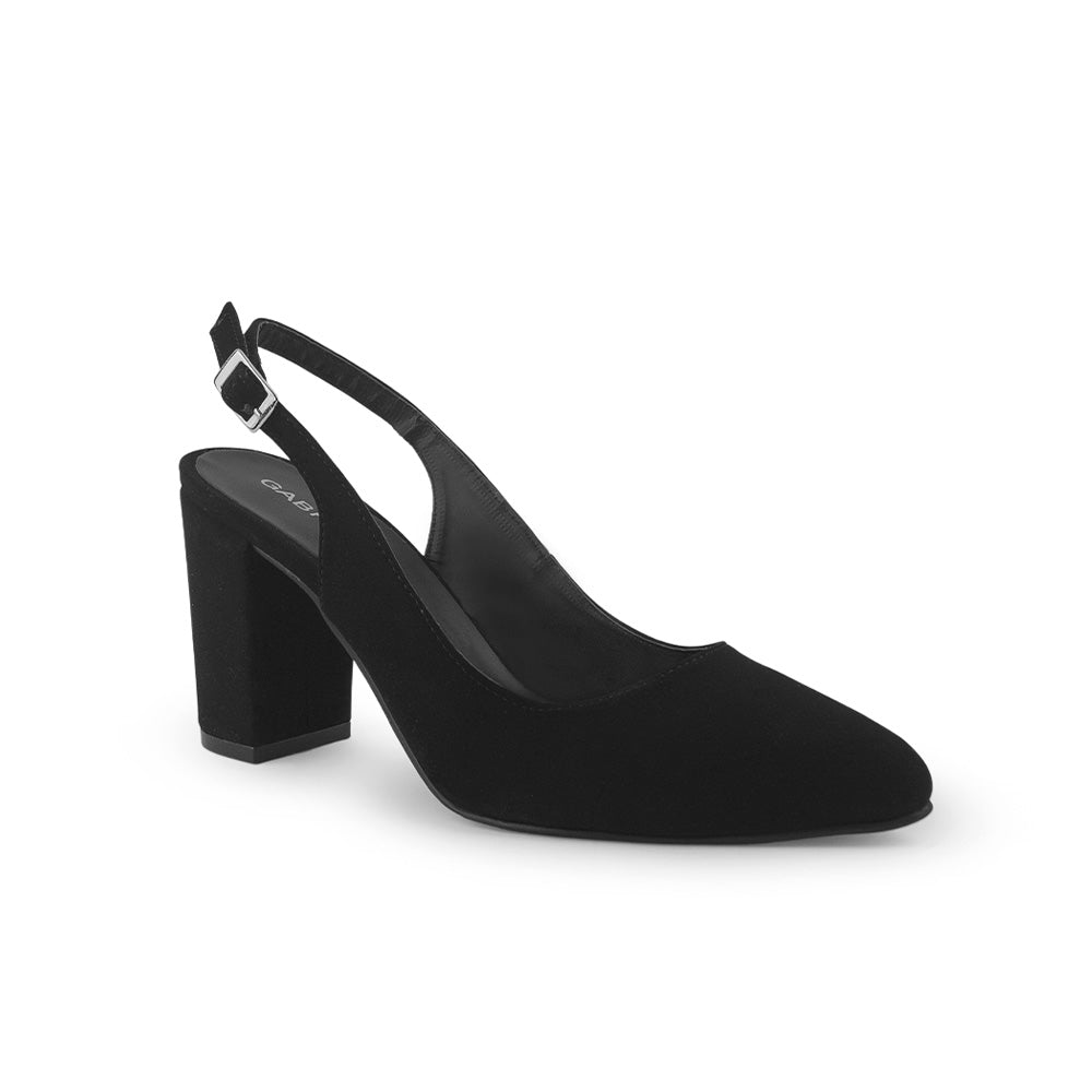 Vista diagonal de zapatilla negra para mujer con tacón de 9cm punta cerrada y destalonado