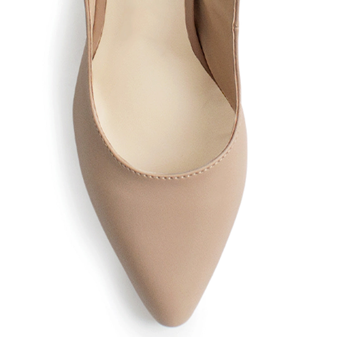 Vista de material cabra sintético en zapatilla maquillaje para mujer con punta cerrada y tacón medio de 9cm