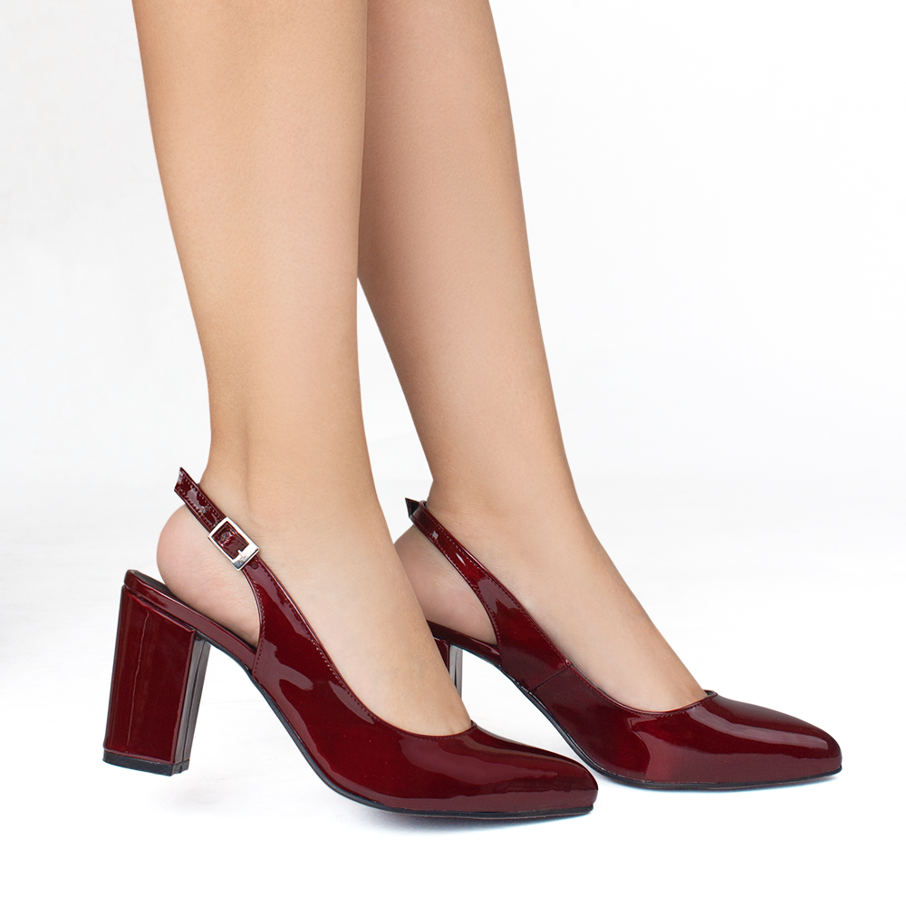 Zapatillas vino con diseño destalonado para mujer con tacón ancho de 9cm y punta fina 