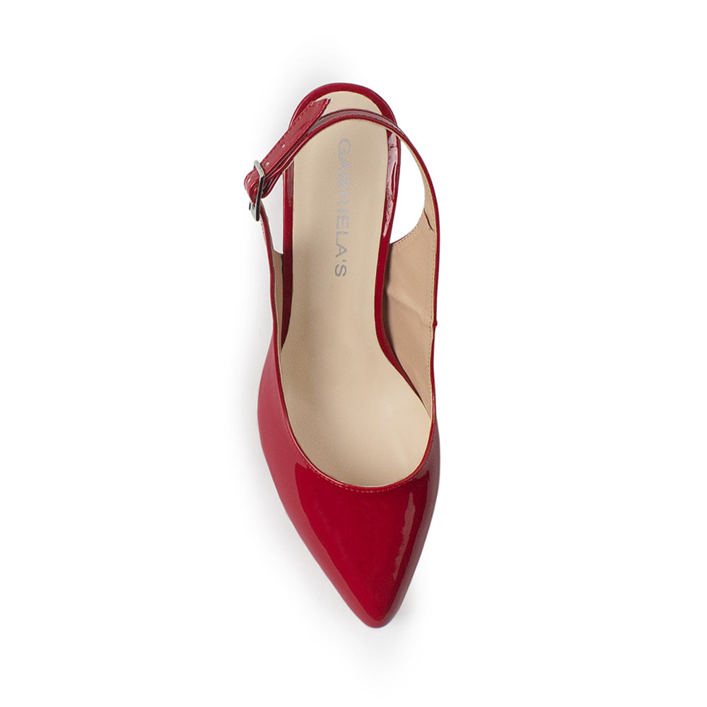 Vista superior de zapatilla roja destalonada con ajuste de pulsera y punta cerrada fina