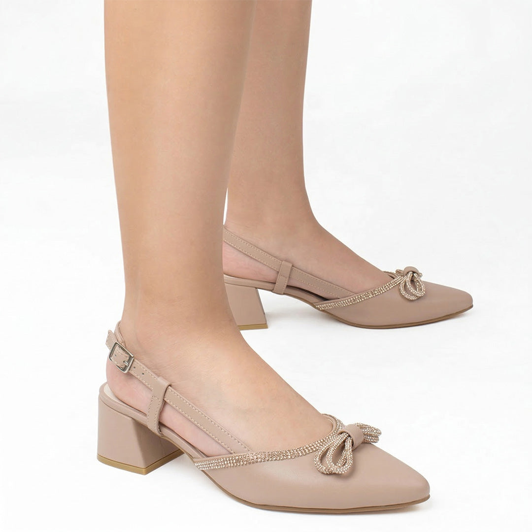 Zapatillas nude de punta fina, con moño de pedrería, pulsera ajustable al tobillo y tacón bajo 6cm para dama