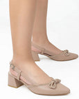 Zapatillas nude de punta fina, con moño de pedrería, pulsera ajustable al tobillo y tacón bajo 6cm para dama