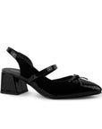 Vista diagonal de zapatilla negra destalonada para mujer de punta cerrada con moño y tacón ancho de 6cm