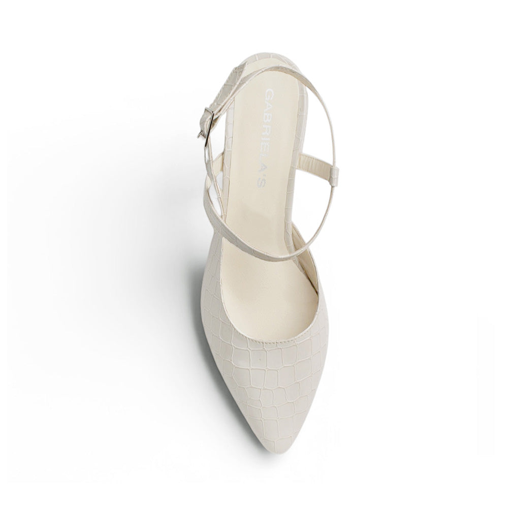 Vista superior de zapatilla beige con punta fina, pulsera ajustable y tacón bajo 6cm para dama 