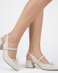 Zapatillas beige destalonadas para mujer con punta fina y moño pequeño de tacón ancho de 6cm