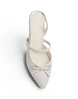 Vista superior de zapatilla beige destalonada para mujer con moño en punta fina cerrada 