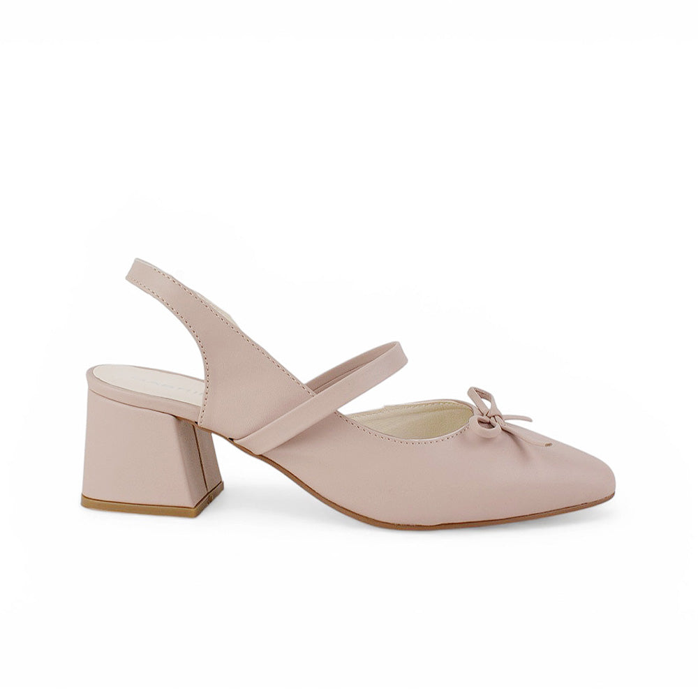 Vista lateral de zapatilla nude para mujer con moño destalonada y tacón ancho de 6cm 