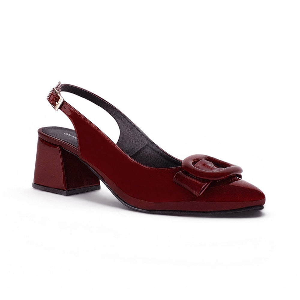 vista diagonal de zapatillas para dama color vino con moño y tacón 6cm