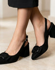 Zapatillas negras destalonadas con punta fina y tacón bajo 6cm para dama