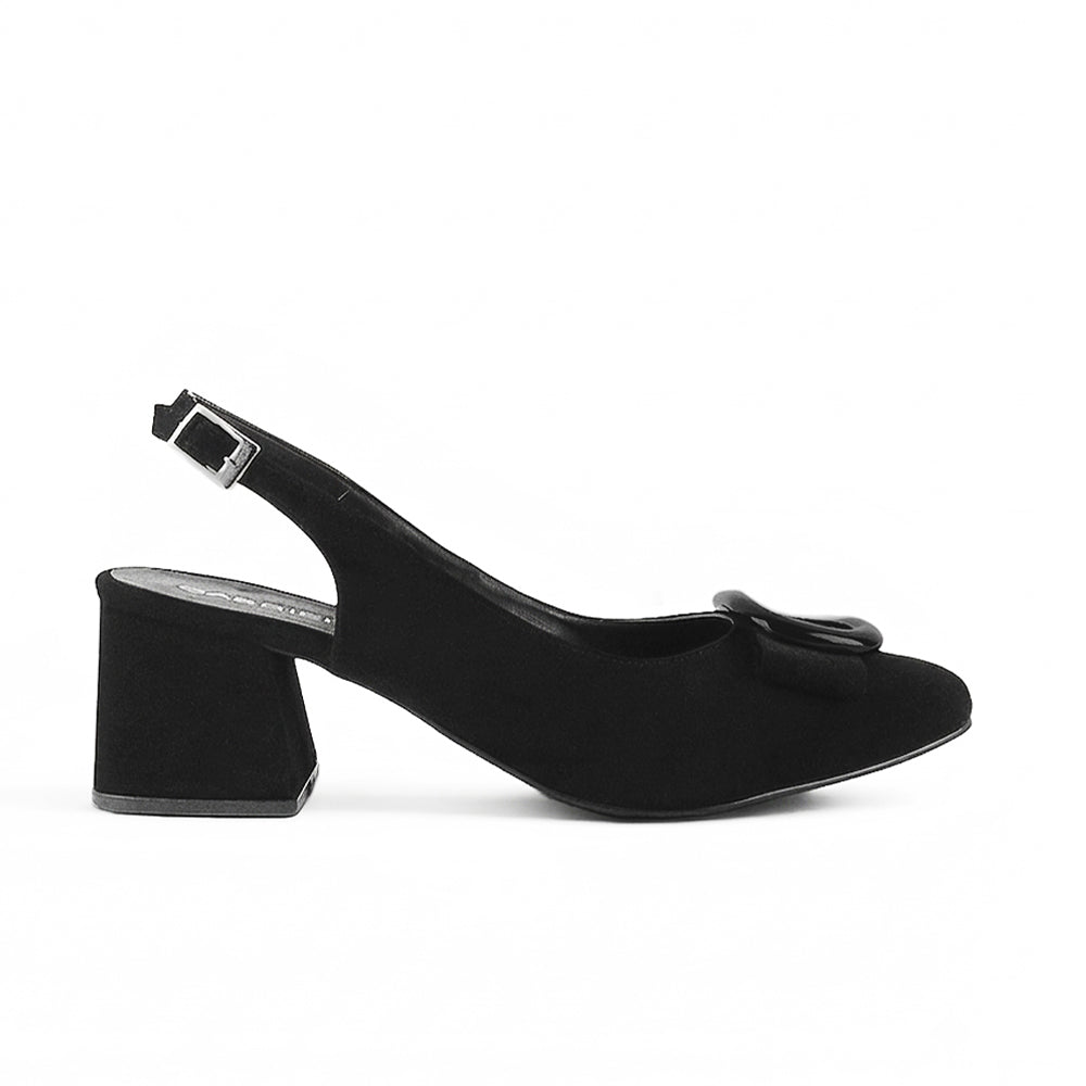 vista lateral de zapatillas negras destalonadas para dama con tacón bajo 6 cm