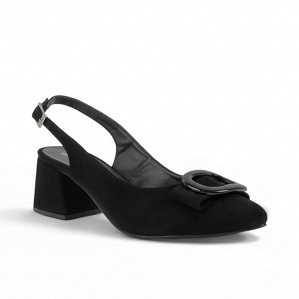 vista diagonal de zapatillas negras destalonadas para dama con tacón bajo 6 cm 