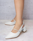 Zapatillas beige destalonadas para mujer de punta fina cerrada con tira de pedrería y tacón bajo de 6cm