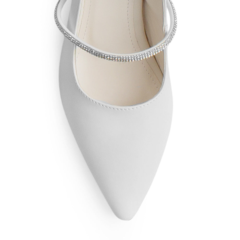 Vista de material cabra sintético en zapatilla beige destalonada para mujer de punta fina  tira de pedrería en empeine y tacón bajo 6cm