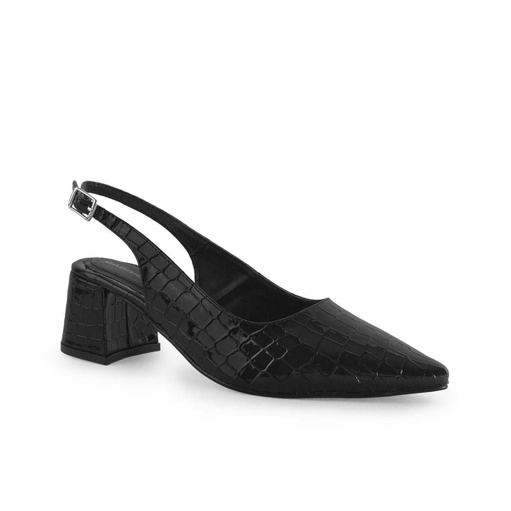 Vista lateral de zapatilla negra destalonada para mujer con tacón bajo de 5cm y punta fina 