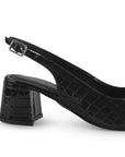 Vista trasera de tacón bajo ancho de 5cm y pulsera ajustable en zapatilla negra con punta fina