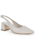 Vista lateral de zapatilla beige destalonada para mujer con tacón bajo de 5cm y punta fina 