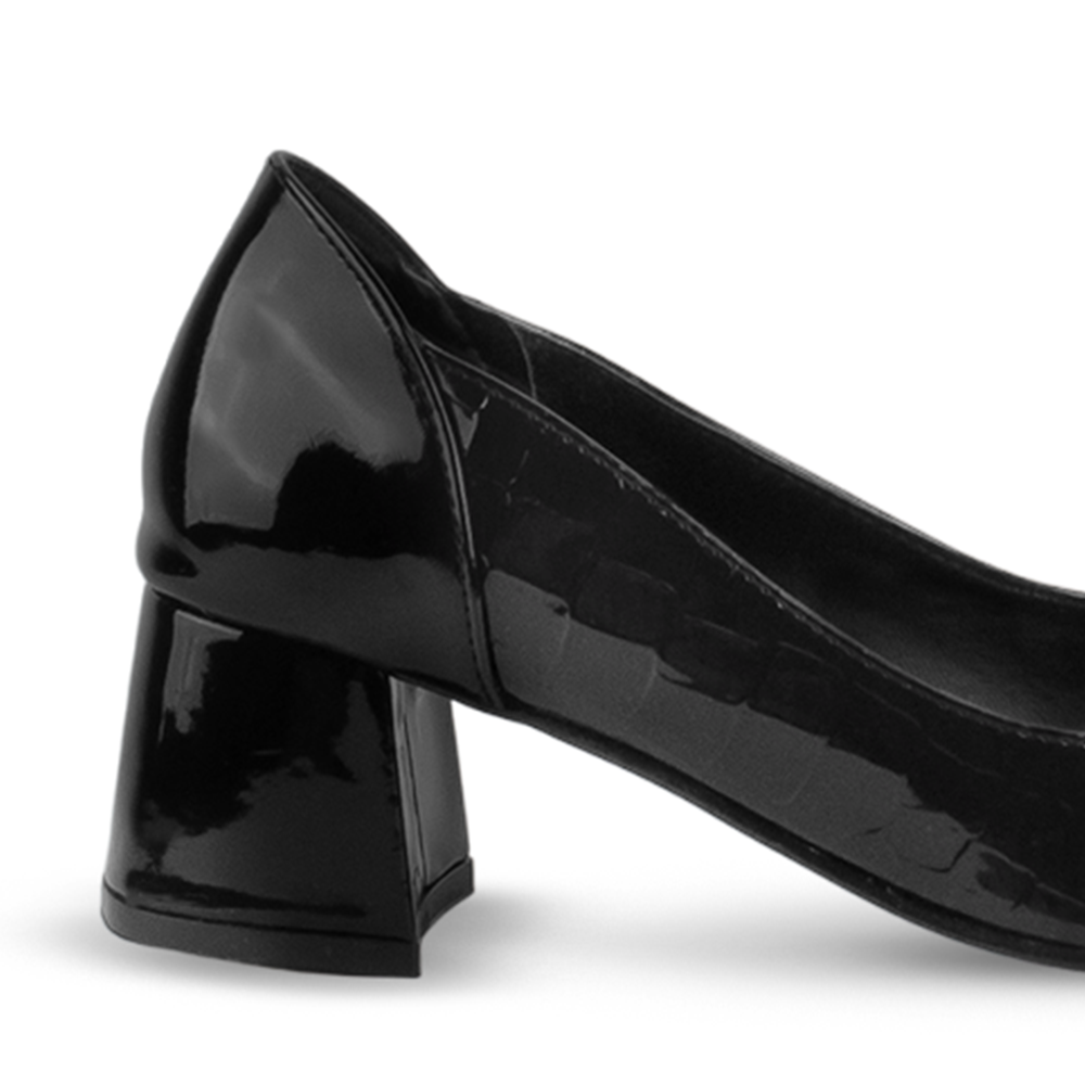 Vista trasera de tacón ancho bajo de 4cm en zapatilla para mujer con punta cerrada fina color negro 