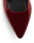 Vista de material charol en zapatilla vino destalonada para mujer con tacón ancho de 6cm y punta fina