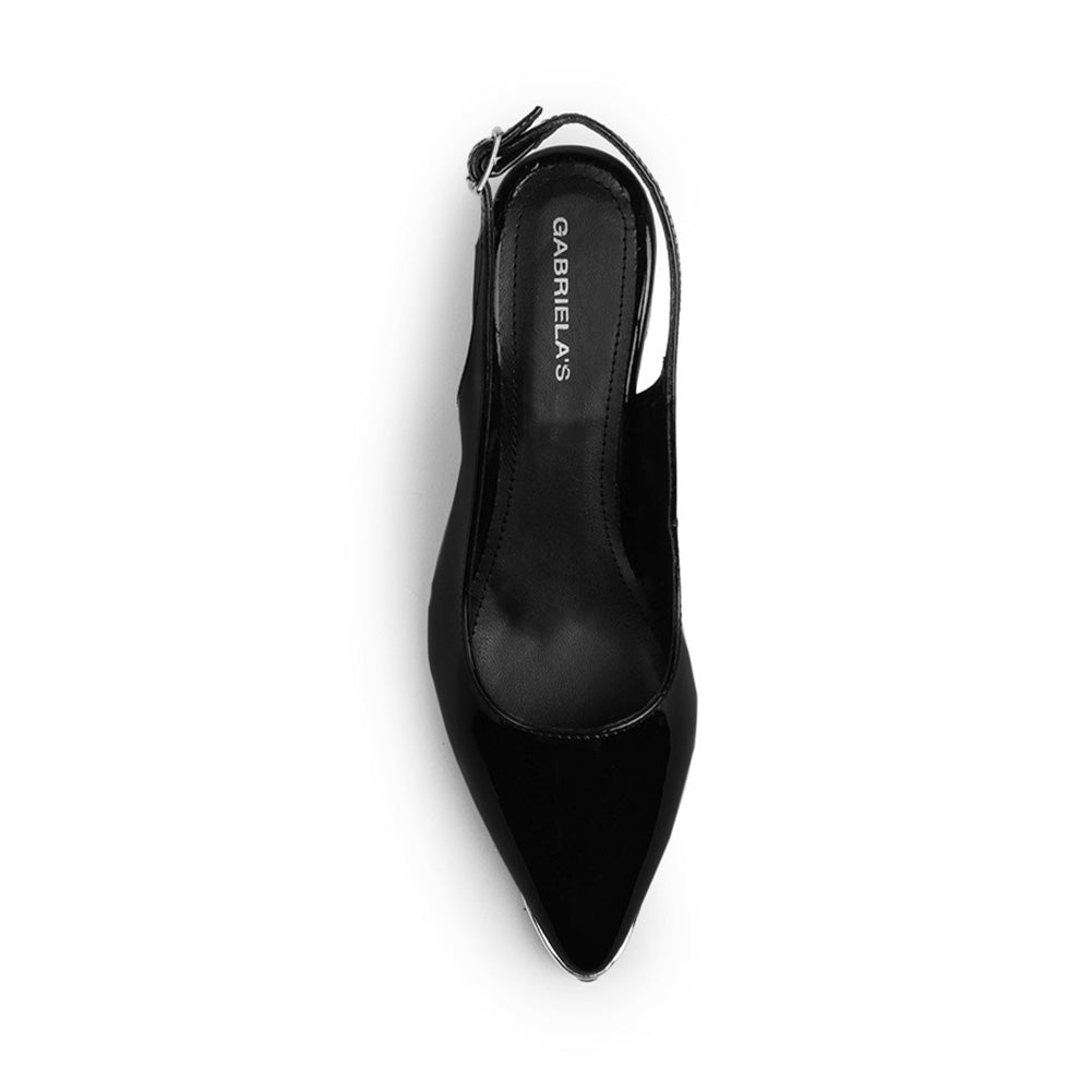 Vista superior de zapatilla destalonada para mujer con punta fina cerrada y hebilla ajustable en color negro