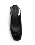 Vista superior de zapatilla negra destalonada para mujer con moño en punta cerrada 