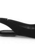 Vista trasera de flat negro para mujer con elástico en correa trasera de piso