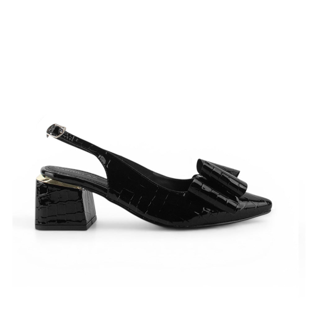 Vista lateral de zapatilla negra destalonada para mujer con tacón bajo de 6cm y moño en punta fina