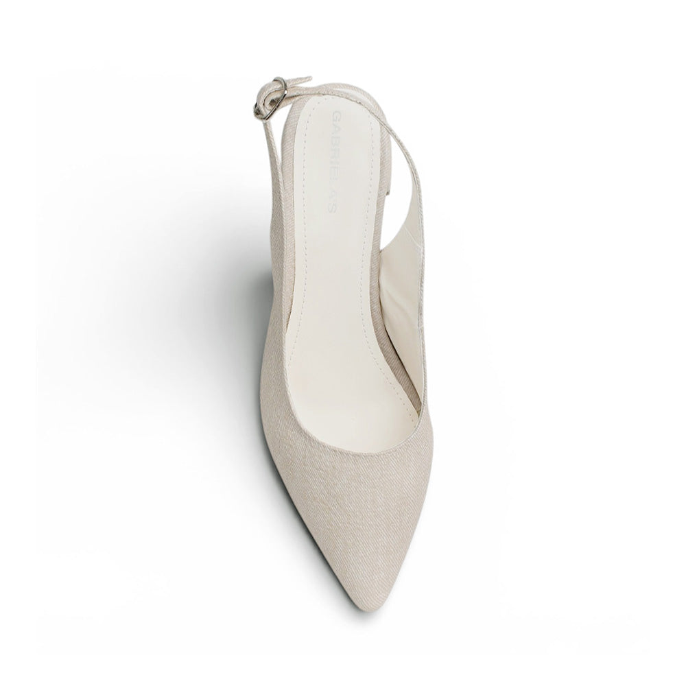 Vista superior de zapatilla beige destalonada para mujer con pulsera ajustable y punta cerrada fina