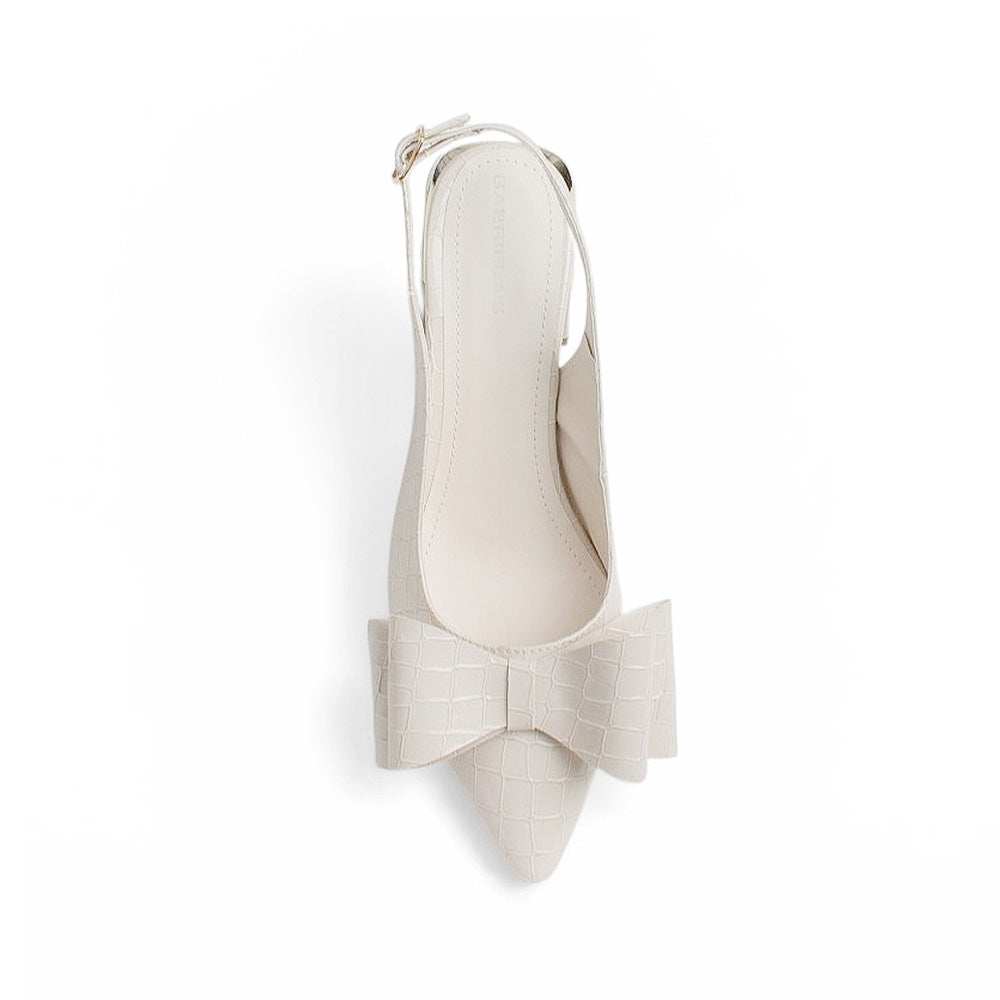 Vista superior de zapatilla beige destalonada para mujer con moño en punta fina 