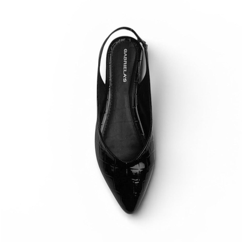Vista superior de flats negros destalonados para mujer con punta fina y correa trasera ajustable