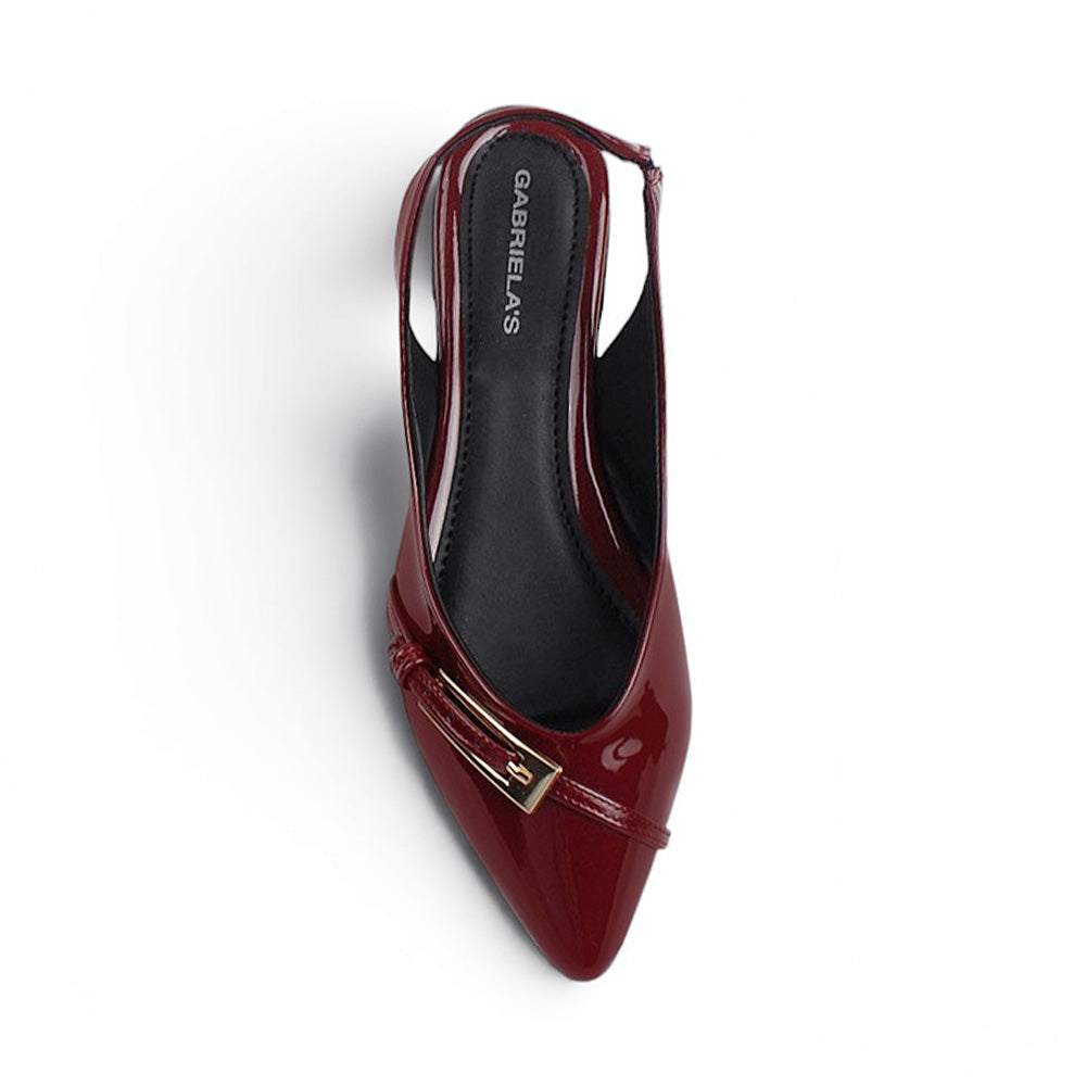 Vista superior de flats vino en charol para mujer