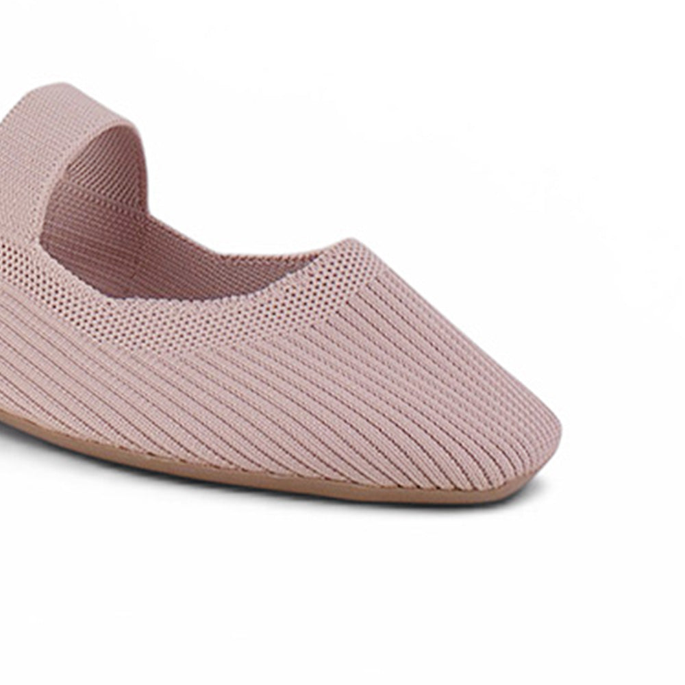 Vista del detalle de pulsera en flats tipo balerinas nude para mujer
