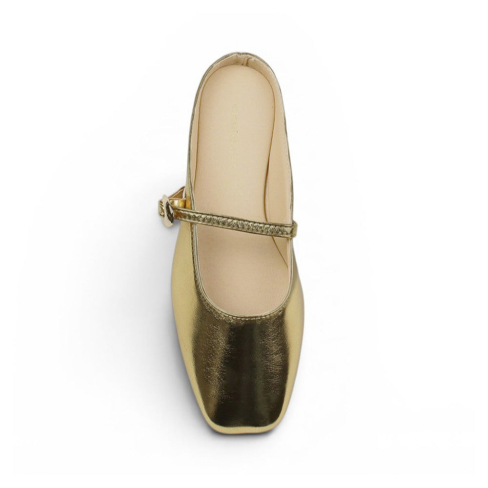 Vista superior de balerina dorada tipo mule para dama de piso con punta semicuadrada y pulsera ajustable al empeine