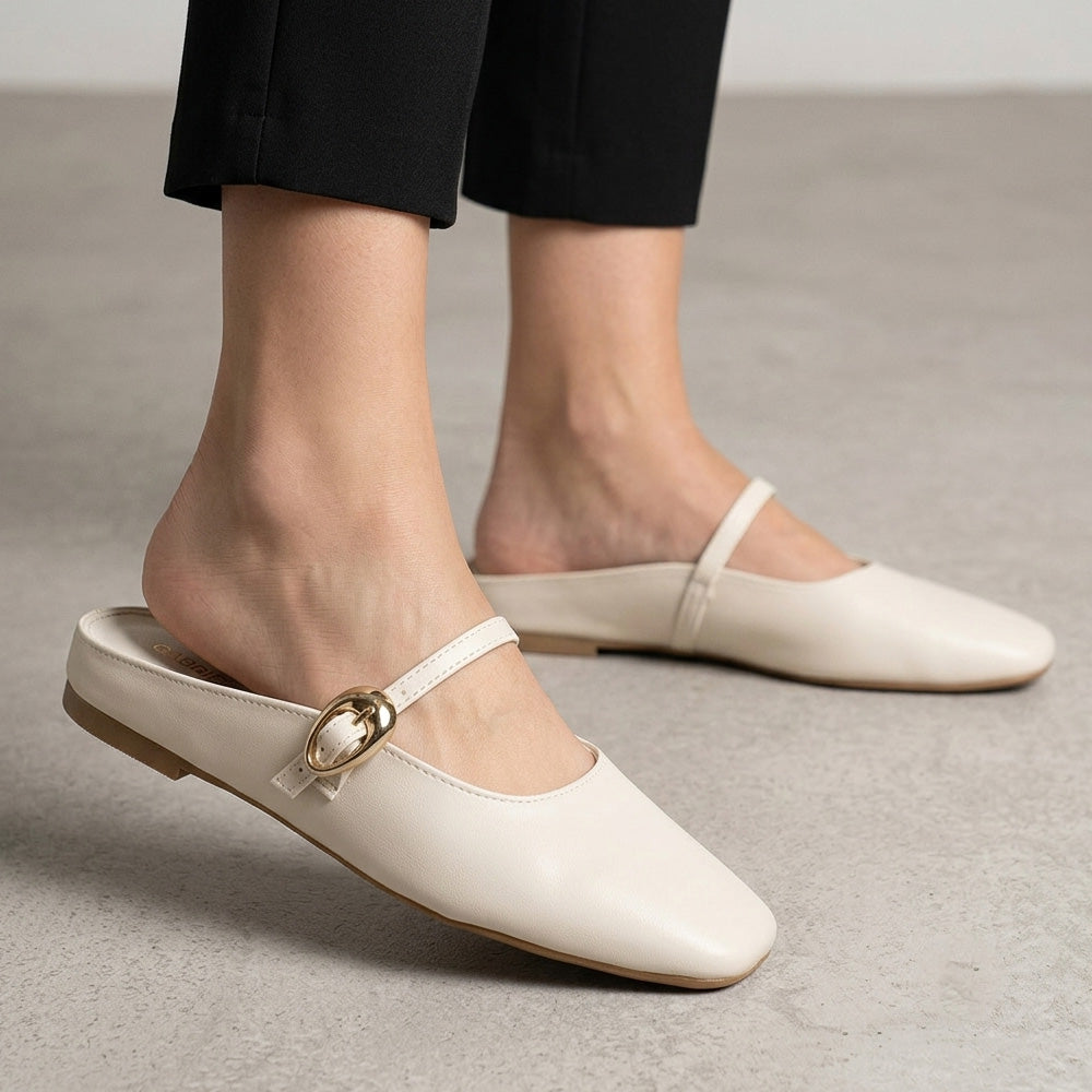 Balerinas beige tipo mule para dama con pulsera ajustable en el empeine de piso y punta semicuadrada 